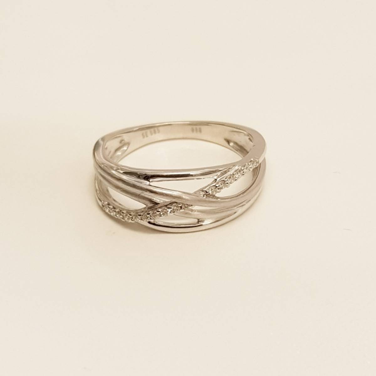 Hvitt gull ring 0,08ct w/si