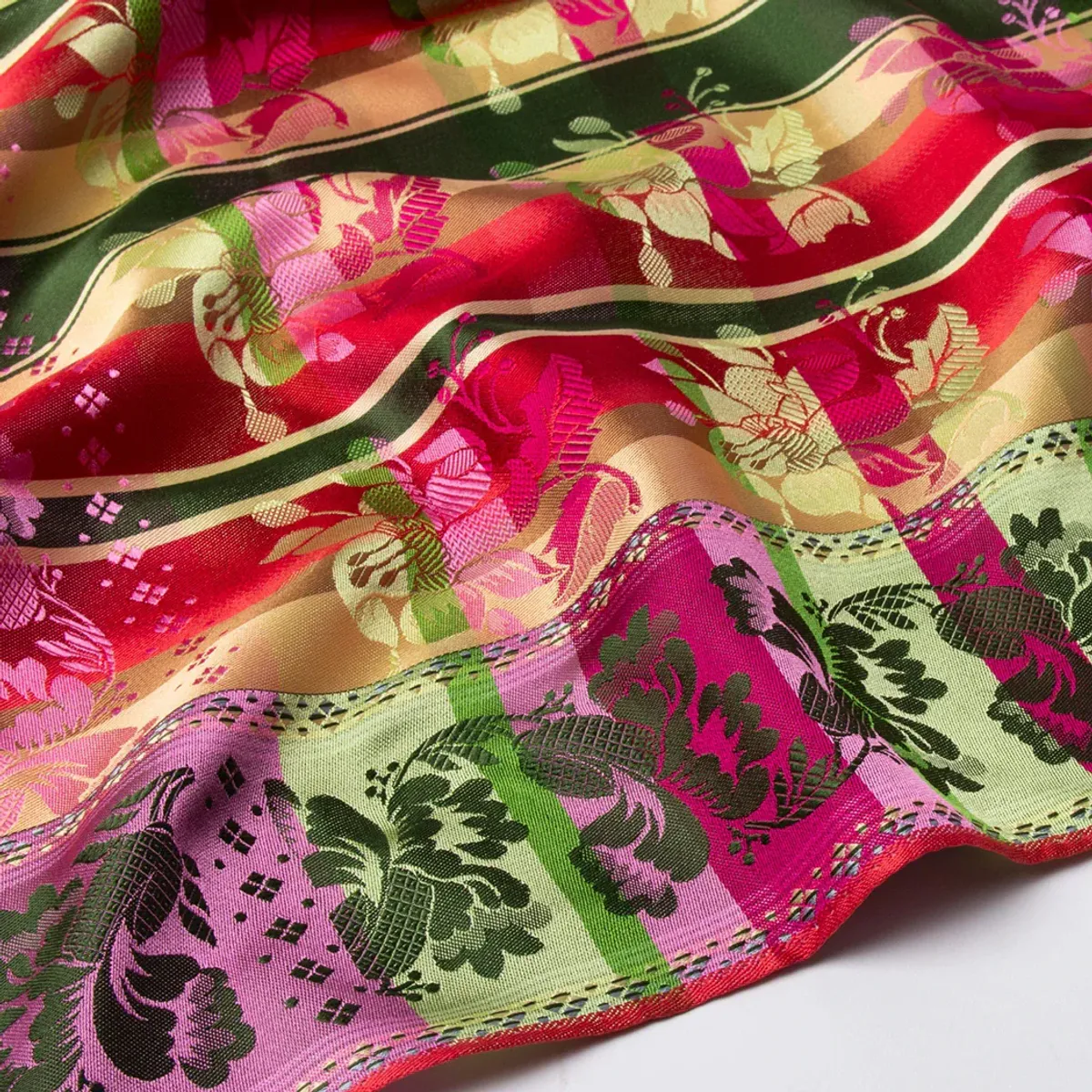 Gabriella Silkeskjerf nr 053