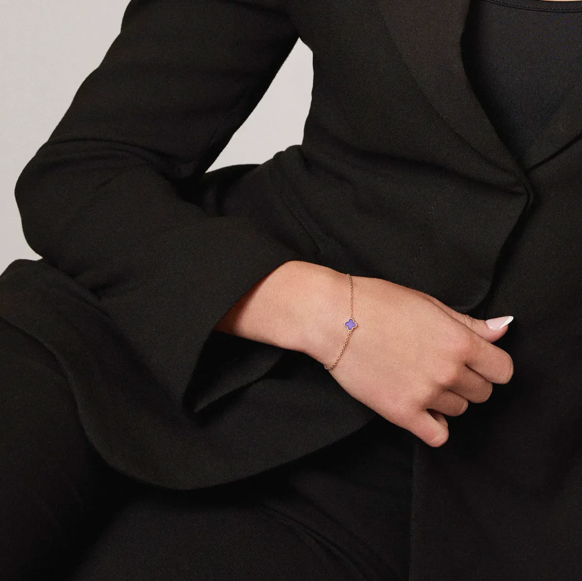 Kløverarmbånd med lilla perlemor